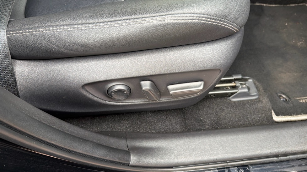 Toyota RAV4 2.5 VVT-i Hybrid Excel TSS 5dr CVT Hybrid Estate - Image 37