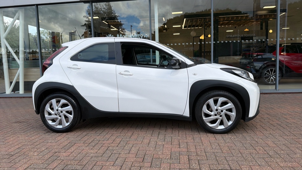 Toyota Aygo X 1.0 VVT-i Pure 5dr Petrol Hatchback - Image 23