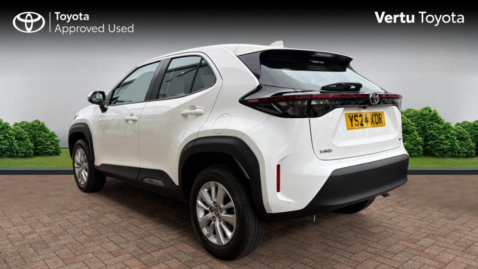 Toyota Yaris Cross 1.5 Hybrid Icon 5dr CVT Hybrid Estate - Image 4