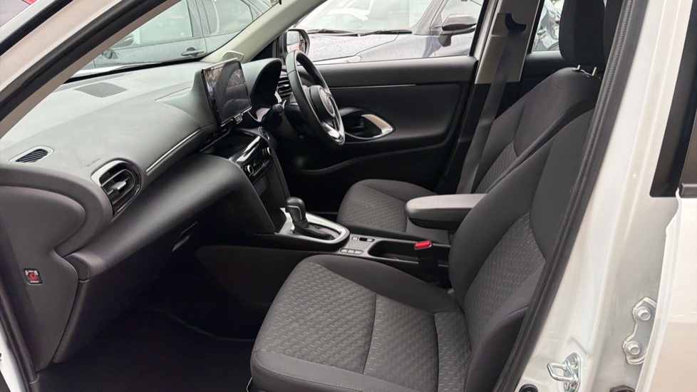 Toyota Yaris Cross 1.5 Hybrid Icon 5dr CVT Hybrid Estate - Image 5
