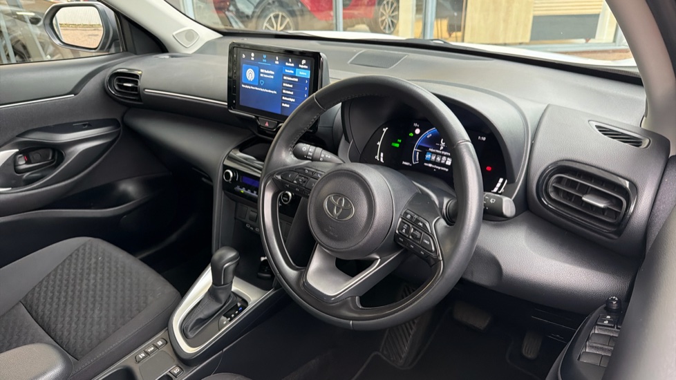 Toyota Yaris Cross 1.5 Hybrid Icon 5dr CVT Hybrid Estate - Image 6