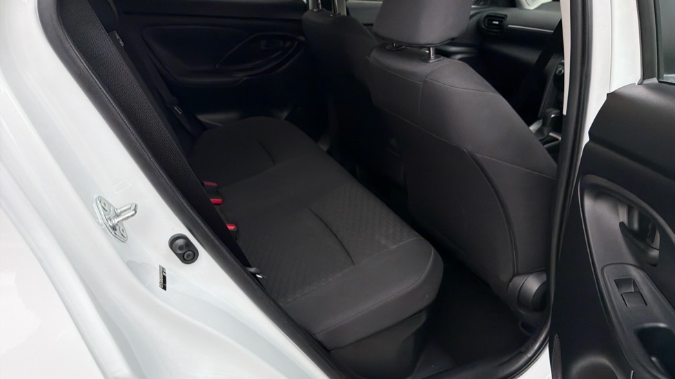 Toyota Yaris Cross 1.5 Hybrid Icon 5dr CVT Hybrid Estate - Image 8