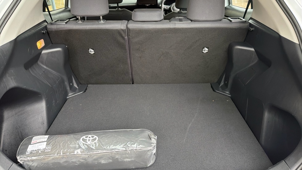 Toyota Yaris Cross 1.5 Hybrid Icon 5dr CVT Hybrid Estate - Image 13