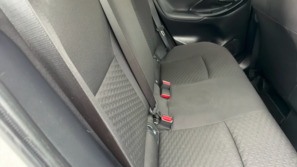 Toyota Yaris Cross 1.5 Hybrid Icon 5dr CVT Hybrid Estate - Image 14