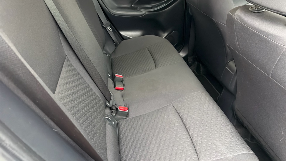 Toyota Yaris Cross 1.5 Hybrid Icon 5dr CVT Hybrid Estate - Image 17