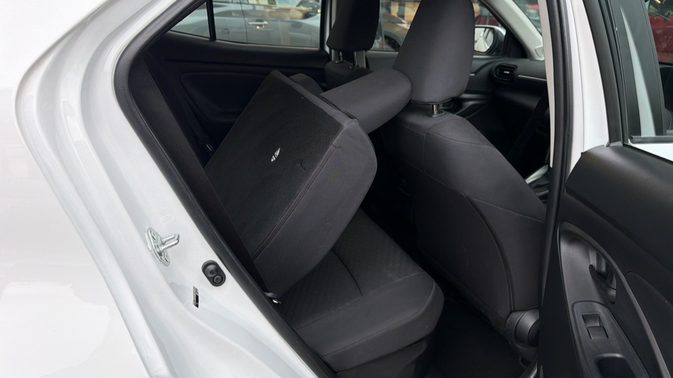 Toyota Yaris Cross 1.5 Hybrid Icon 5dr CVT Hybrid Estate - Image 18