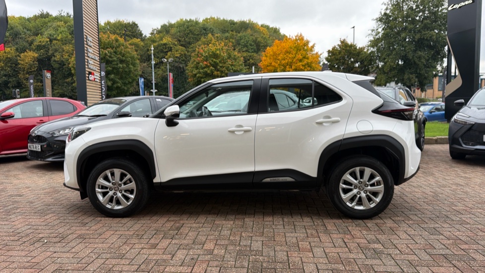 Toyota Yaris Cross 1.5 Hybrid Icon 5dr CVT Hybrid Estate - Image 24