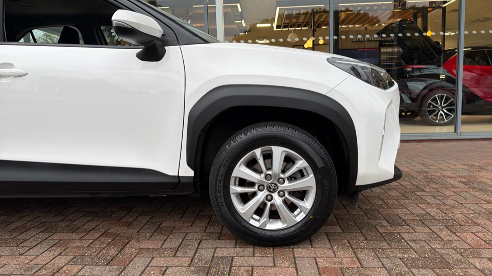 Toyota Yaris Cross 1.5 Hybrid Icon 5dr CVT Hybrid Estate - Image 25
