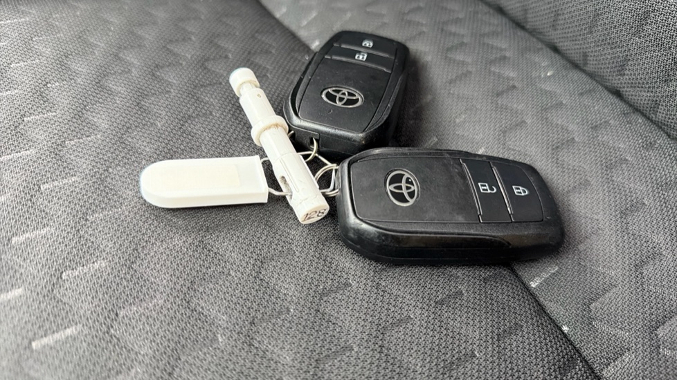 Toyota Yaris Cross 1.5 Hybrid Icon 5dr CVT Hybrid Estate - Image 28
