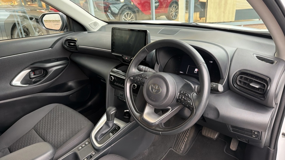 Toyota Yaris Cross 1.5 Hybrid Icon 5dr CVT Hybrid Estate - Image 34