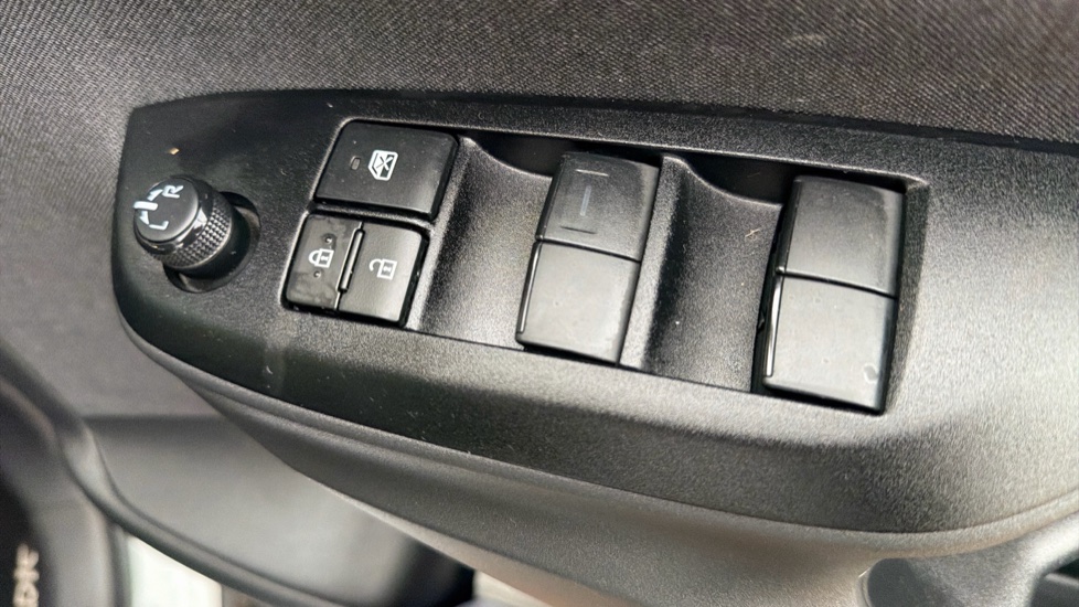 Toyota Yaris Cross 1.5 Hybrid Icon 5dr CVT Hybrid Estate - Image 35