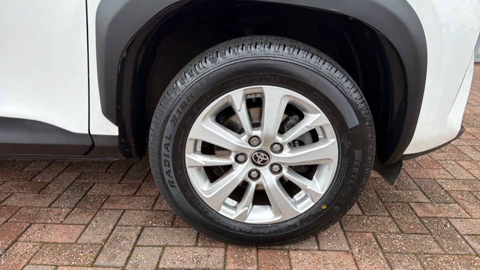 Toyota Yaris Cross 1.5 Hybrid Icon 5dr CVT Hybrid Estate - Image 40