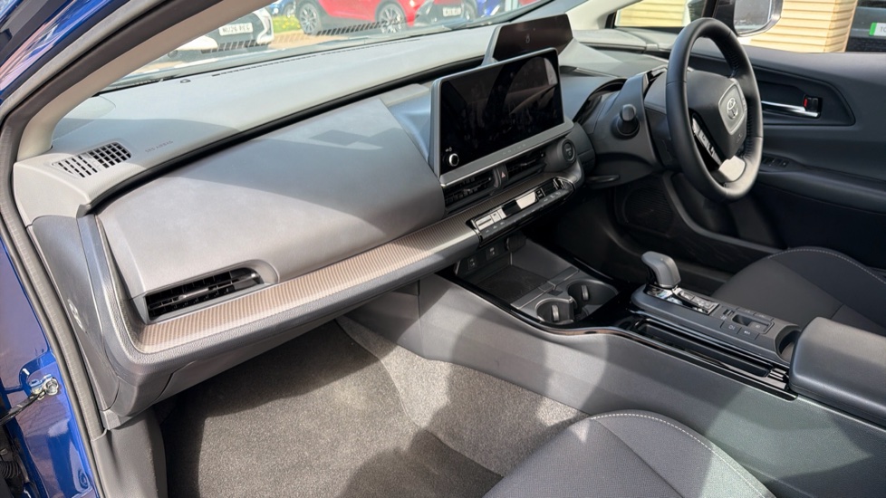 Toyota Prius 2.0 PHEV Design 5dr CVT Hatchback - Image 40