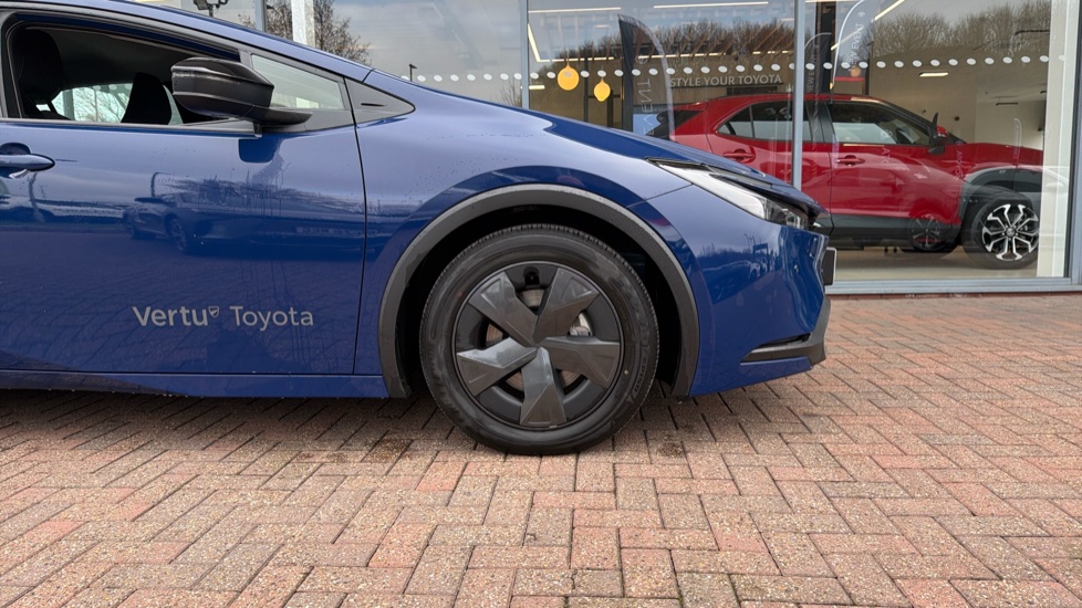 Toyota Prius 2.0 PHEV Design 5dr CVT Hatchback - Image 18