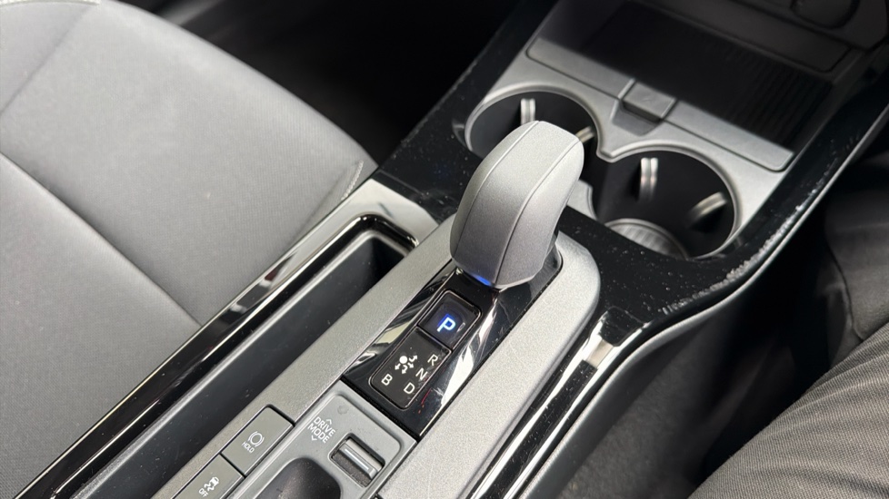 Toyota Prius 2.0 PHEV Design 5dr CVT Hatchback - Image 30