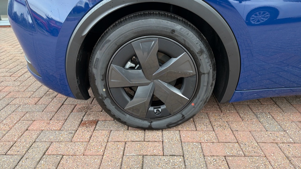 Toyota Prius 2.0 PHEV Design 5dr CVT Hatchback - Image 32