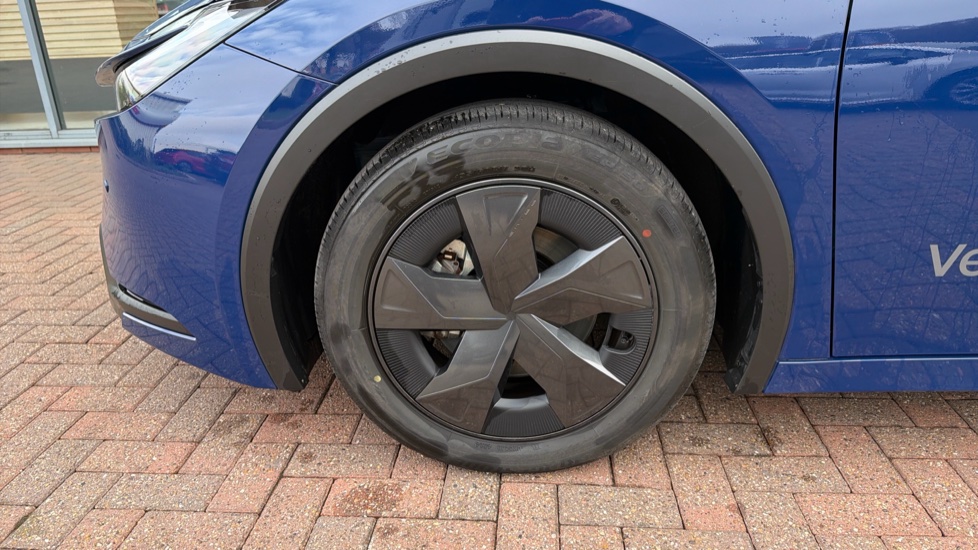 Toyota Prius 2.0 PHEV Design 5dr CVT Hatchback - Image 33