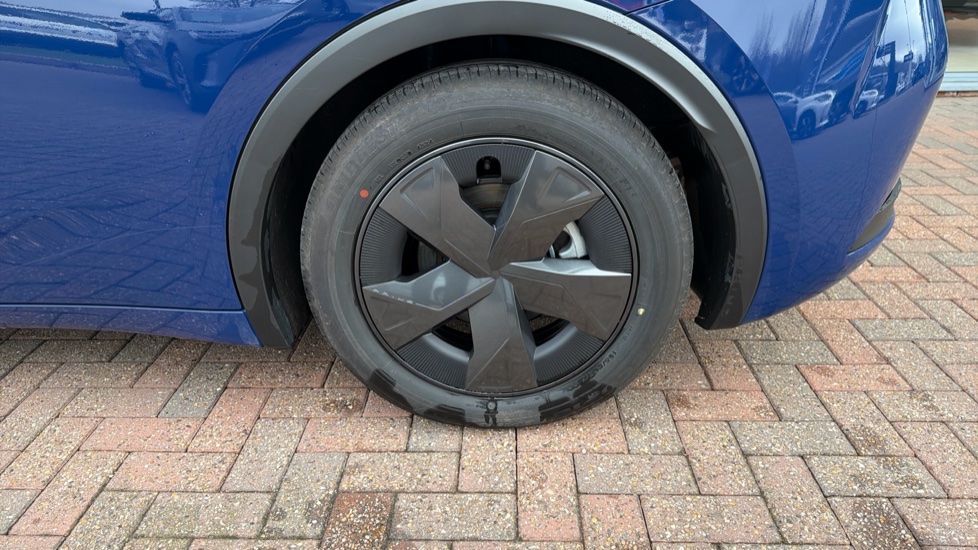 Toyota Prius 2.0 PHEV Design 5dr CVT Hatchback - Image 34
