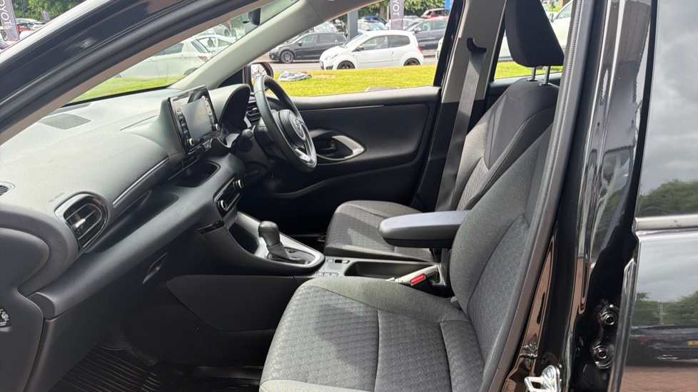 Toyota Yaris 1.5 Hybrid Icon 5dr CVT Hybrid Hatchback - Image 5