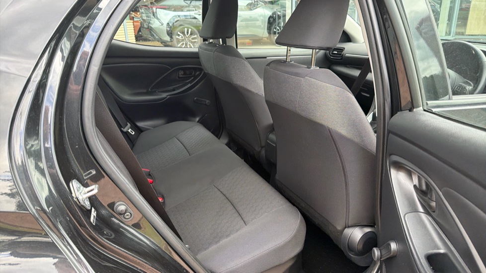 Toyota Yaris 1.5 Hybrid Icon 5dr CVT Hybrid Hatchback - Image 8