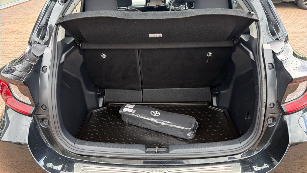 Toyota Yaris 1.5 Hybrid Icon 5dr CVT Hybrid Hatchback - Image 13