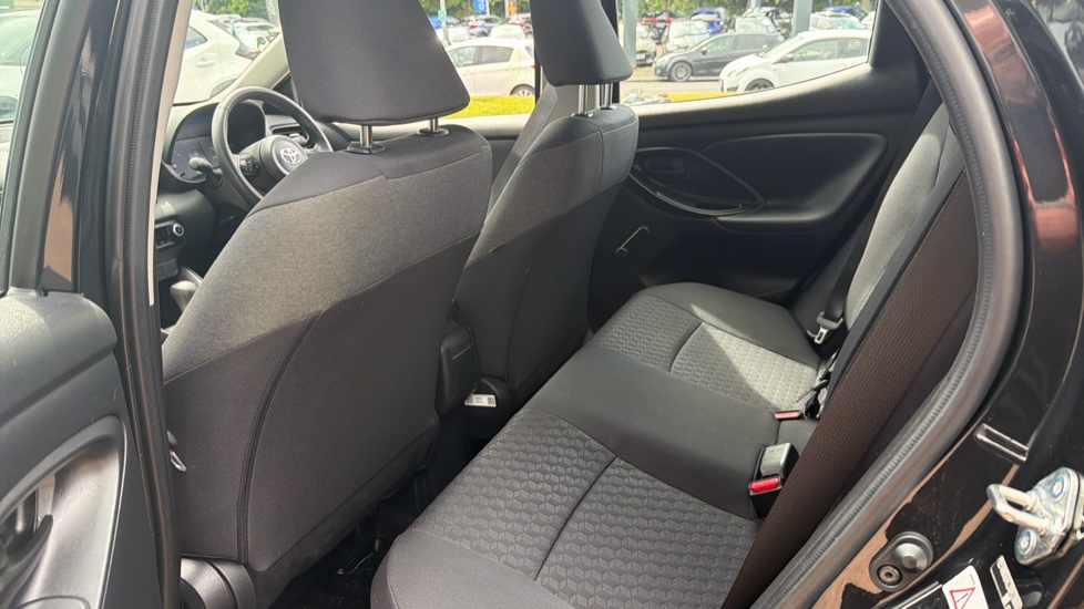 Toyota Yaris 1.5 Hybrid Icon 5dr CVT Hybrid Hatchback - Image 15