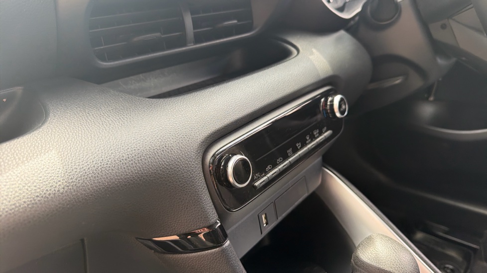 Toyota Yaris 1.5 Hybrid Icon 5dr CVT Hybrid Hatchback - Image 16