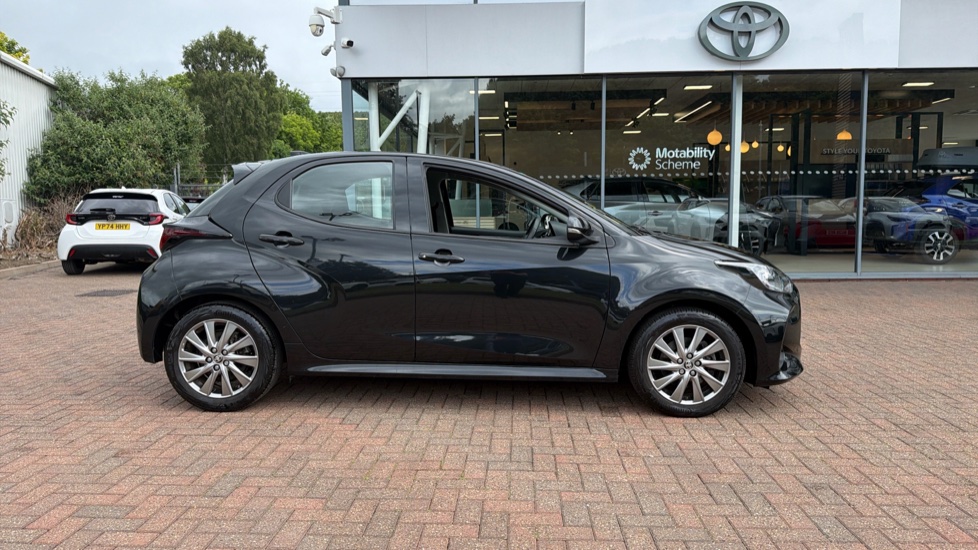 Toyota Yaris 1.5 Hybrid Icon 5dr CVT Hybrid Hatchback - Image 23