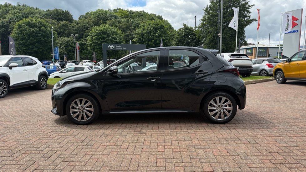 Toyota Yaris 1.5 Hybrid Icon 5dr CVT Hybrid Hatchback - Image 24