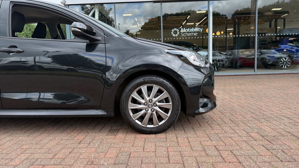 Toyota Yaris 1.5 Hybrid Icon 5dr CVT Hybrid Hatchback - Image 25
