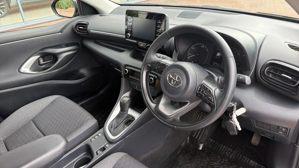 Toyota Yaris 1.5 Hybrid Icon 5dr CVT Hybrid Hatchback - Image 34