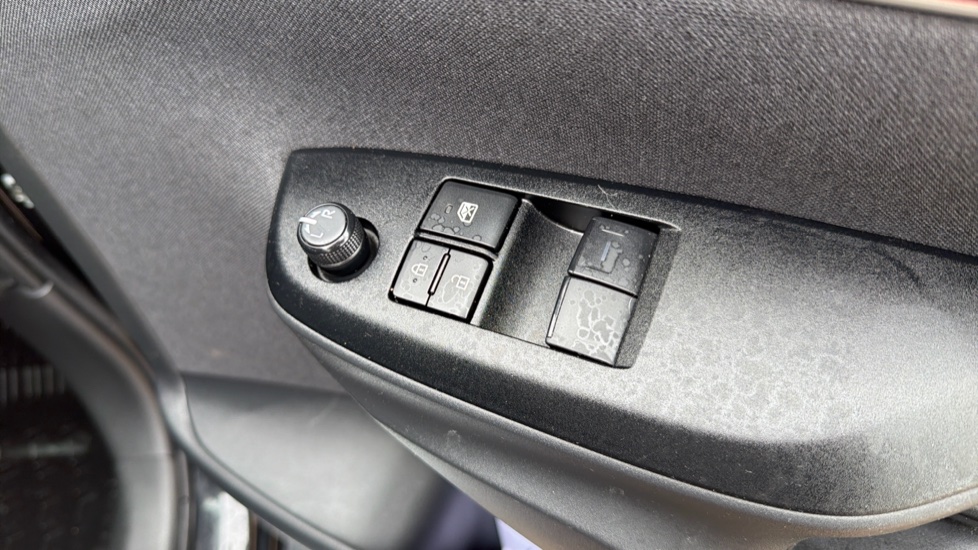 Toyota Yaris 1.5 Hybrid Icon 5dr CVT Hybrid Hatchback - Image 35