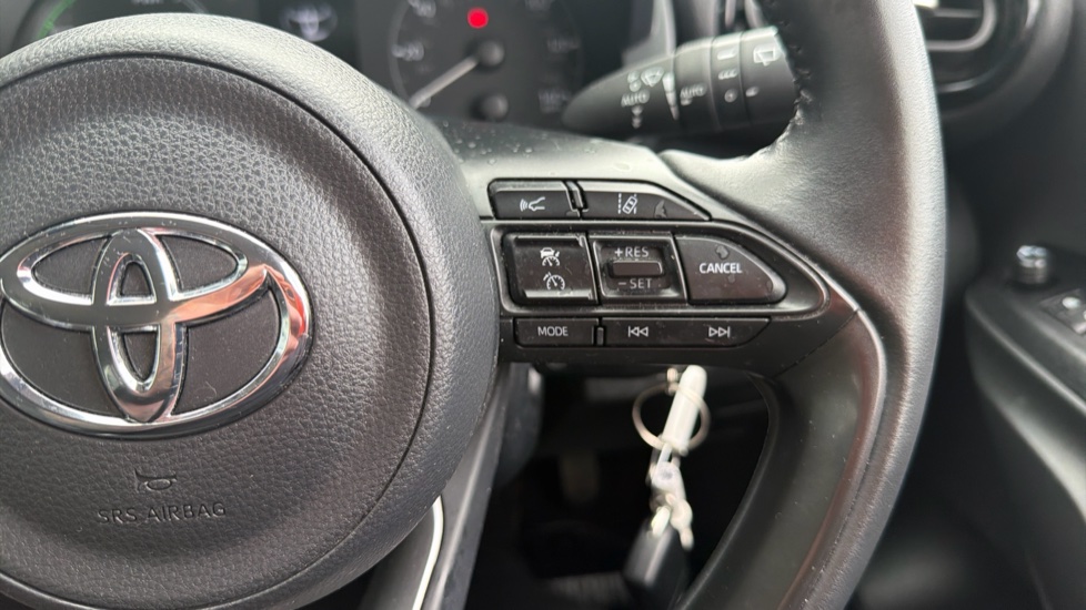 Toyota Yaris 1.5 Hybrid Icon 5dr CVT Hybrid Hatchback - Image 37