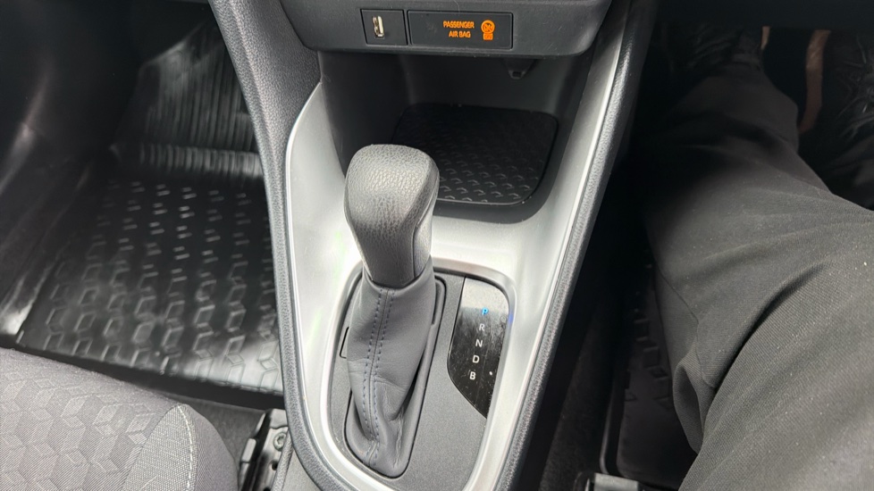 Toyota Yaris 1.5 Hybrid Icon 5dr CVT Hybrid Hatchback - Image 39