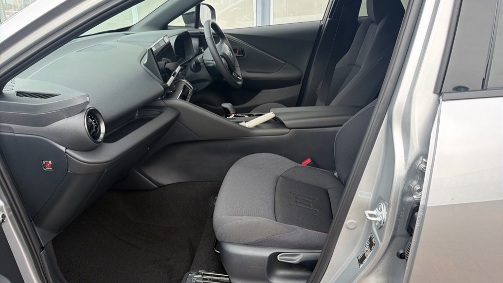Toyota C-HR 1.8 Hybrid Design 5dr CVT Hybrid Hatchback - Image 10
