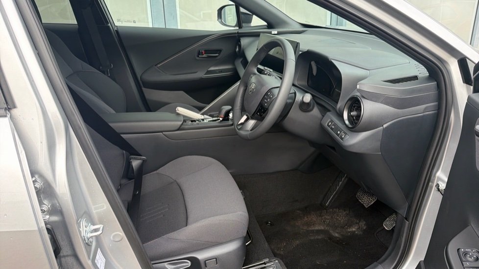 Toyota C-HR 1.8 Hybrid Design 5dr CVT Hybrid Hatchback - Image 11
