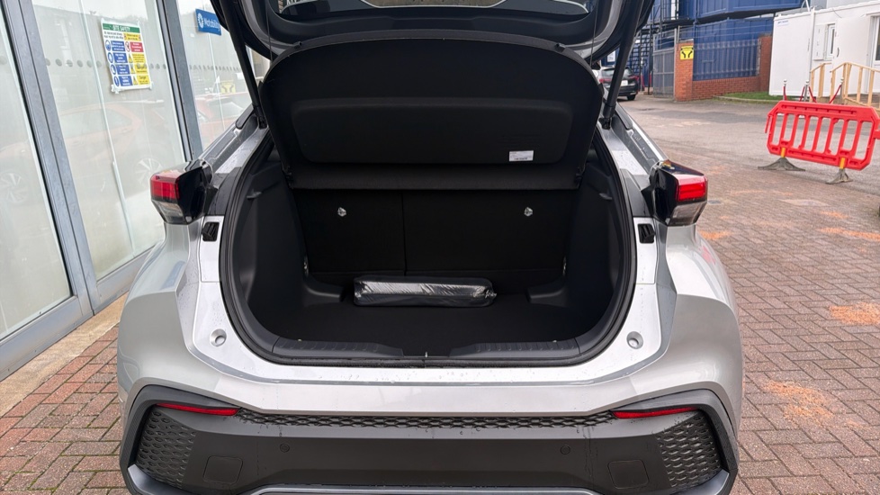 Toyota C-HR 1.8 Hybrid Design 5dr CVT Hybrid Hatchback - Image 14
