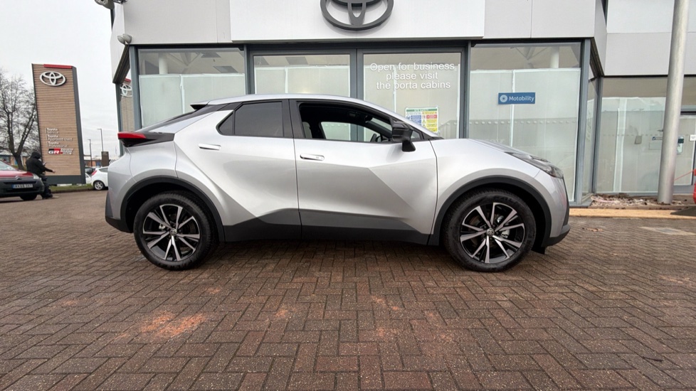 Toyota C-HR 1.8 Hybrid Design 5dr CVT Hybrid Hatchback - Image 16