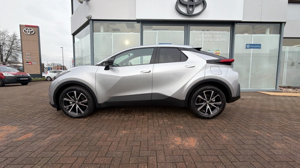 Toyota C-HR 1.8 Hybrid Design 5dr CVT Hybrid Hatchback - Image 17