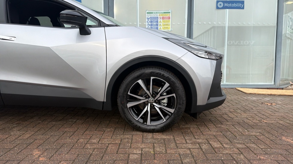 Toyota C-HR 1.8 Hybrid Design 5dr CVT Hybrid Hatchback - Image 18