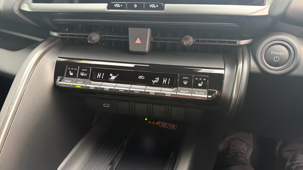 Toyota C-HR 1.8 Hybrid Design 5dr CVT Hybrid Hatchback - Image 29