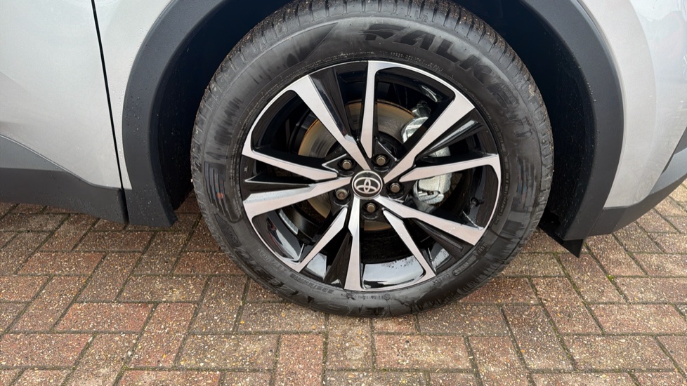 Toyota C-HR 1.8 Hybrid Design 5dr CVT Hybrid Hatchback - Image 31