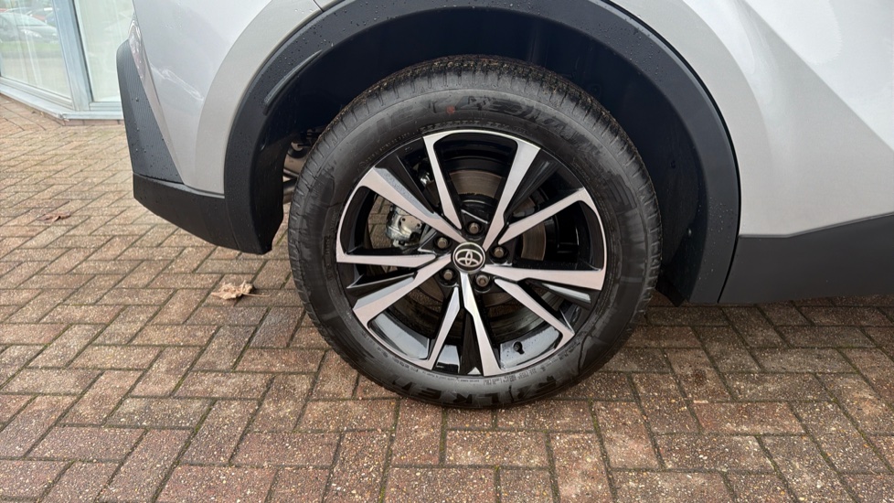 Toyota C-HR 1.8 Hybrid Design 5dr CVT Hybrid Hatchback - Image 32