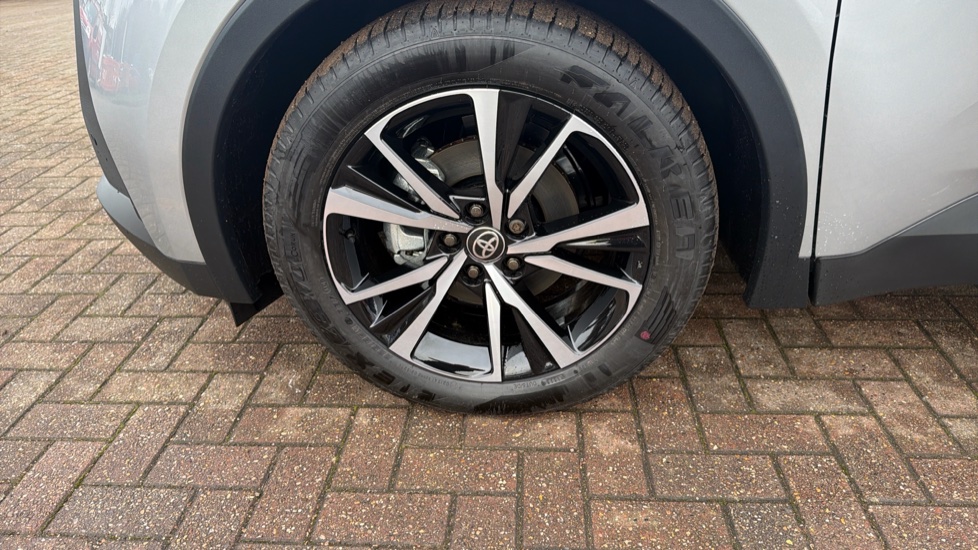 Toyota C-HR 1.8 Hybrid Design 5dr CVT Hybrid Hatchback - Image 33