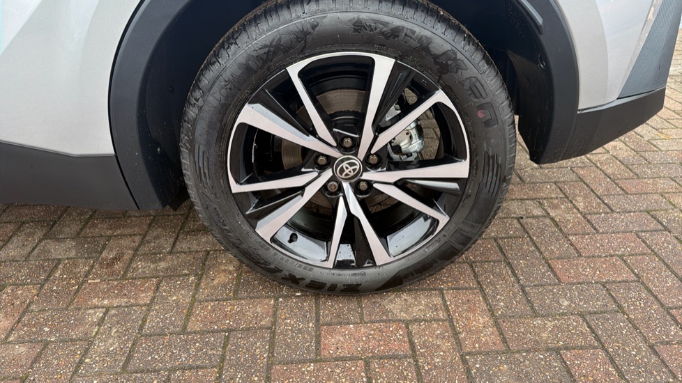 Toyota C-HR 1.8 Hybrid Design 5dr CVT Hybrid Hatchback - Image 34