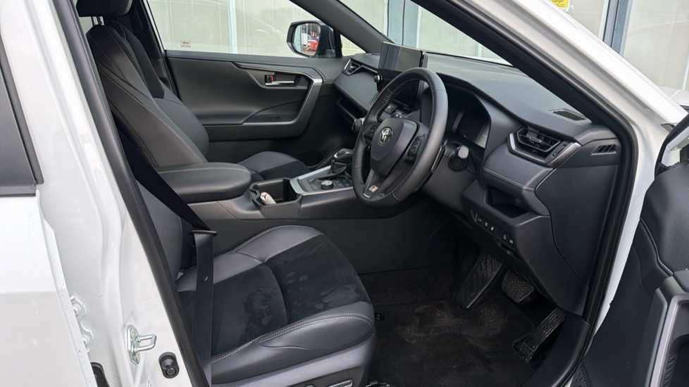 Toyota RAV4 2.5 PHEV GR Sport 5dr CVT Estate - Image 11