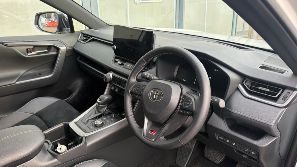 Toyota RAV4 2.5 PHEV GR Sport 5dr CVT Estate - Image 25