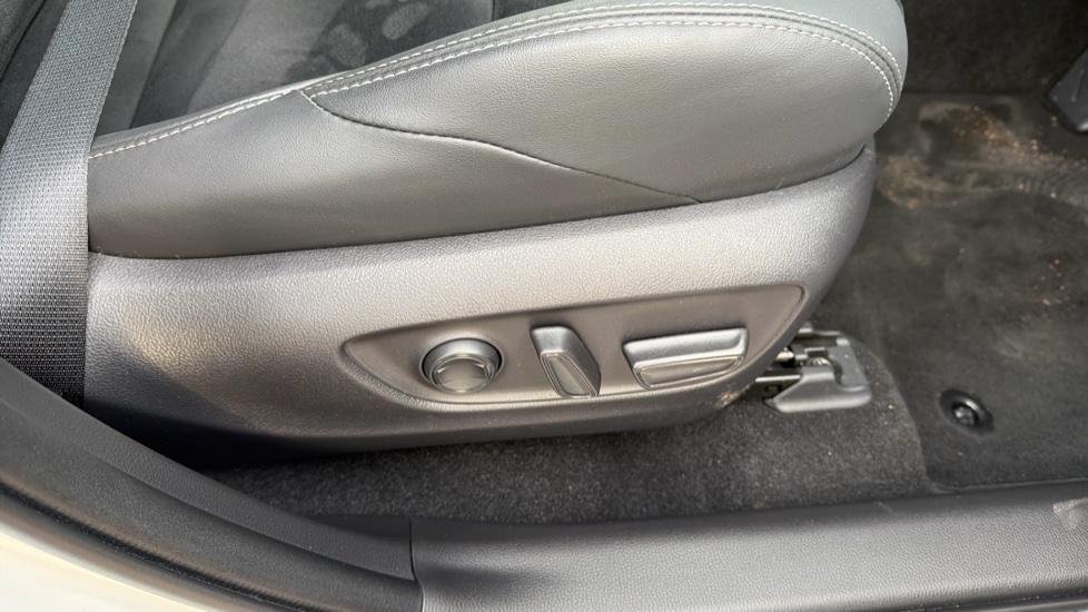 Toyota RAV4 2.5 PHEV GR Sport 5dr CVT Estate - Image 28