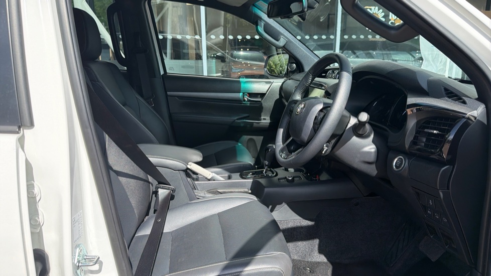 Toyota Hilux Diesel Invincible X D/Cab Pick Up 2.8 D 48V Auto - Image 12