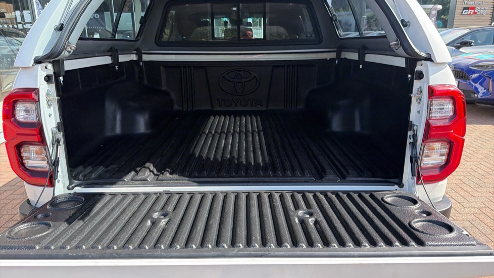 Toyota Hilux Diesel Invincible X D/Cab Pick Up 2.8 D 48V Auto - Image 13